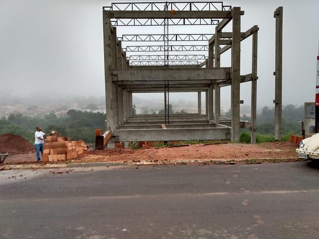 Barracão — Início da obra